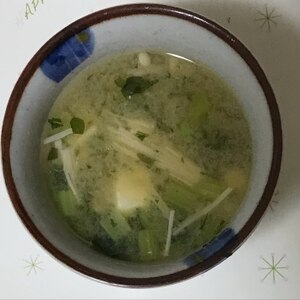 だしパックで☆玉ねぎと小松菜の味噌汁